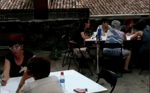 sesion participativa con personas mayores en burgui