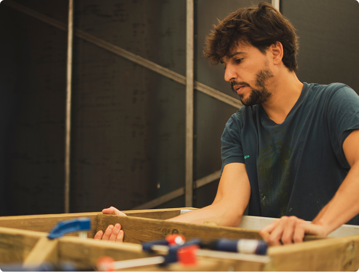 imagen Carlos Muñoz trabajando en el proyecto Habitar el Palacio somos canicca