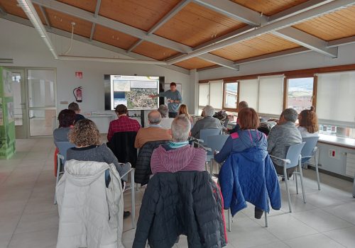 Sesión de debate en Agurain, Llanada Alavesa, durante el proceso participativo de la revisión del plan territorial parcial de Álava Central